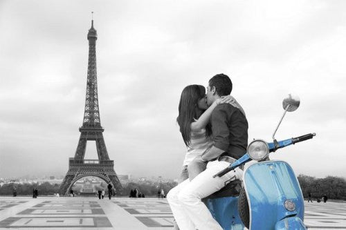 Kiss in Paris (Blue Scooter) (24x36) - ARC32648